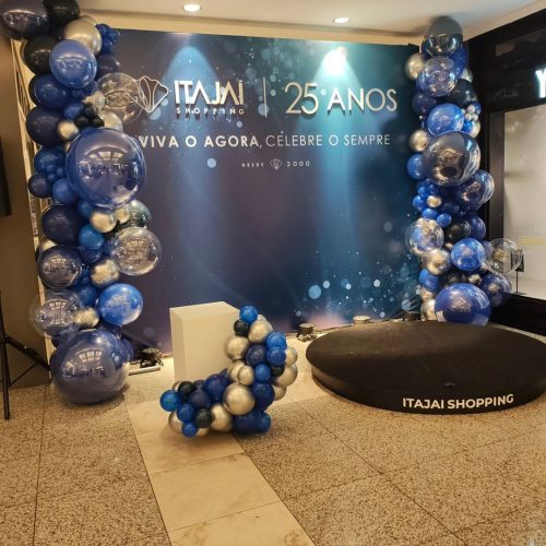Decoração de balões para comemorar os 25 anos do Itajaí shopping.#monebalões #itajai #itajaiere